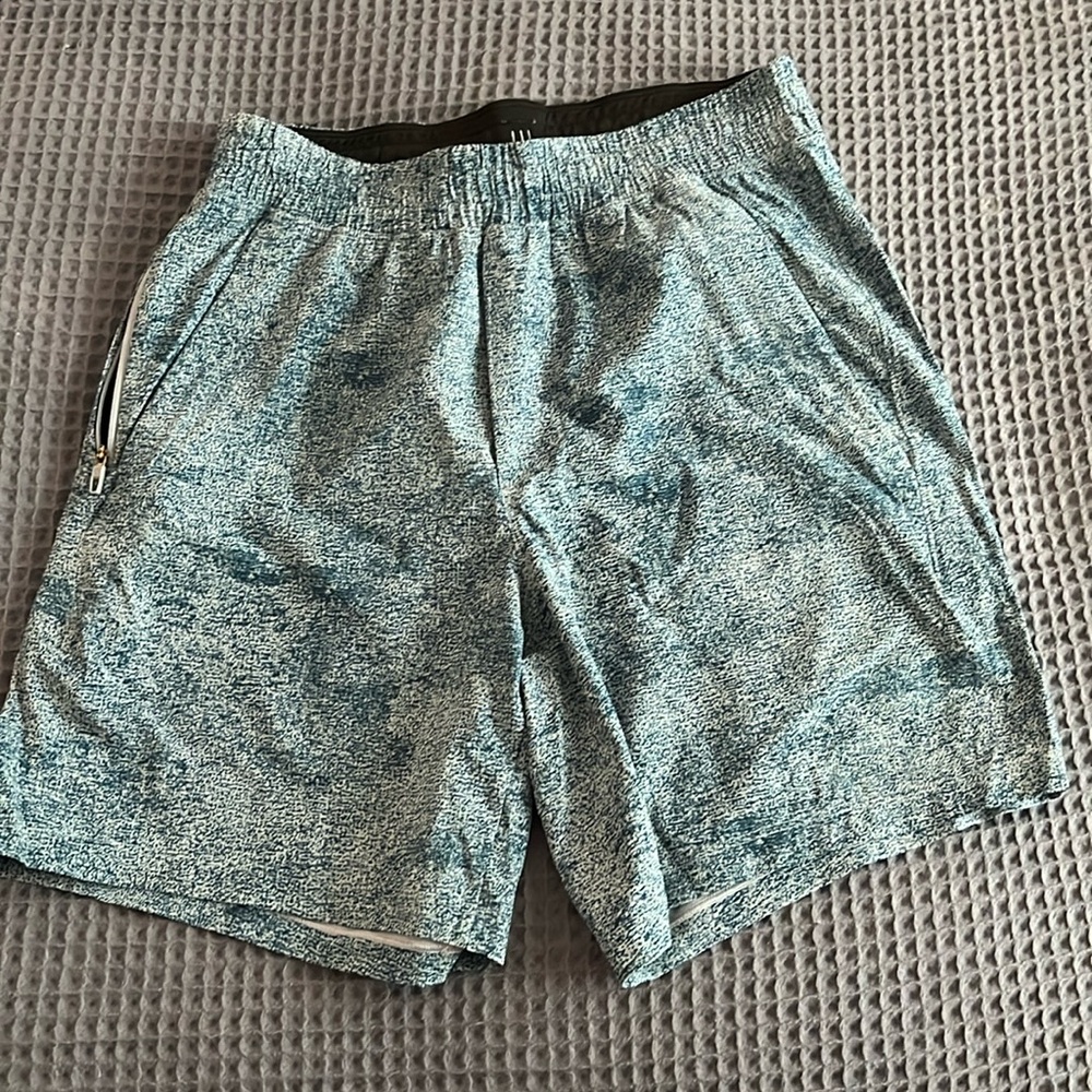 Lululemon Men’s Linerless Pace Breaker Short 7” - Small- Chambray Multi Color